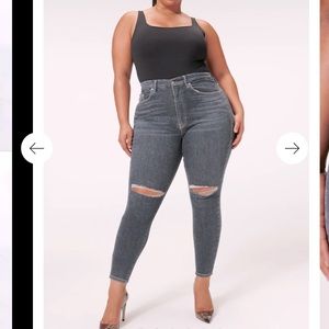 Size 6-12 fits a size 4-8 best in my opinion